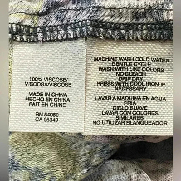 🎈Rachel Roy women snake  print button down long sleeve 100% viscose top size 6 - Picture 5 of 6